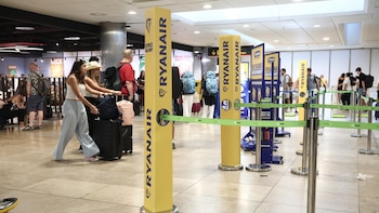 Ryanair gana un 34% menos en su primer trimestre por el alza del combustible y pese al aumento de pasajeros