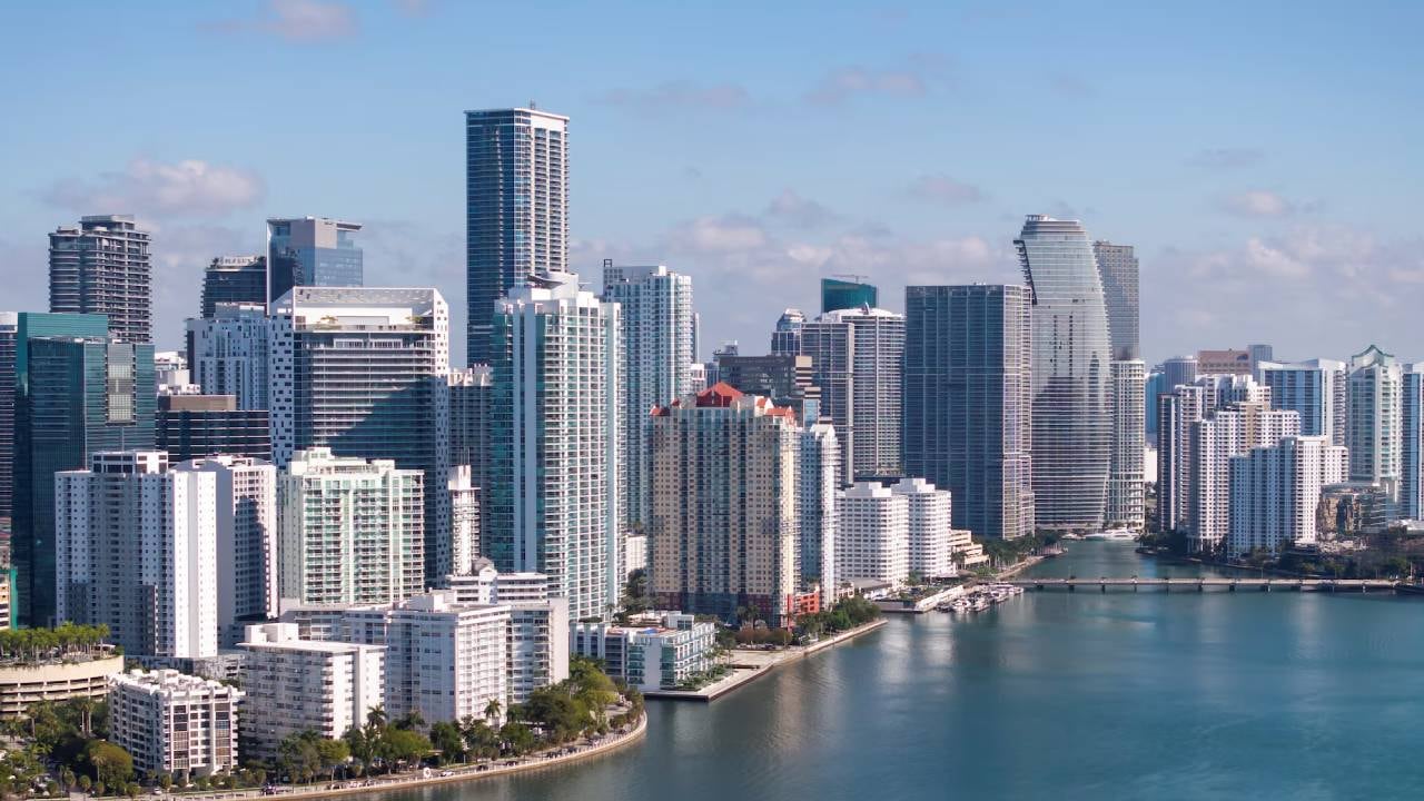 La promoción de estacionamiento en Miami Beach busca atraer visitantes y apoyar a los comercios locales (REUTERS).