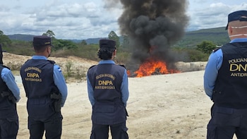 Autoridades hondureñas destruyen cargamento millonario de cocaína