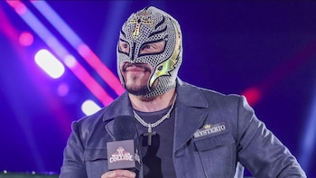 Rey Mysterio sufre fuerte lesión
