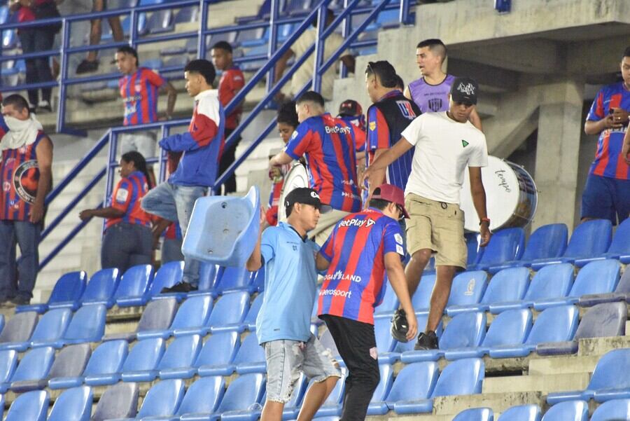 El cuadro samario es último del campeonato, y provocó la reacción de los fanáticos en las tribunas - crédito Montiner Alvis/Colprensa