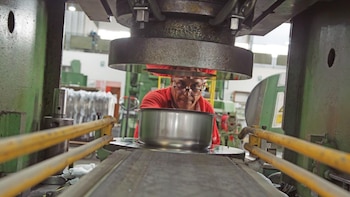 Justicia de Perú avala contratos por service incluso en el área principal de las empresas: ¿Qué dijeron los gremios privados?