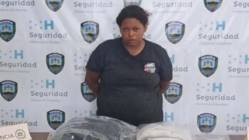 Capturan a hondureña cuando intentaba sacar a un bebé de cinco meses oculto dentro de un maletín