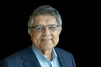 Sergio Ramírez retratado en 2026. (Daniel Mordzinski)