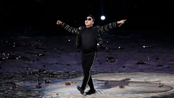 PSY se presenta durante el