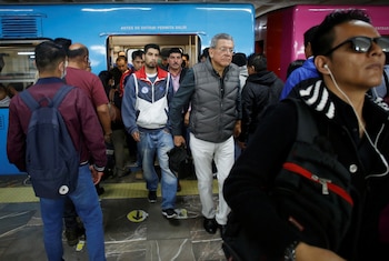 Personas que transitan por el