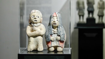 Juntos por la eternidad: exhiben la Pareja de Miraya, esculturas de un hombre y una mujer de alto estatus de la cultura Caral