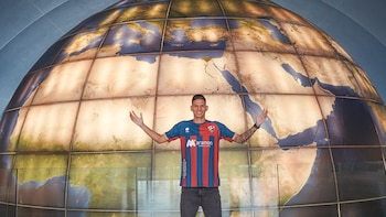 La agresión a futbolista colombiano desencadenó una pelea durante un partido en España: el arquero golpeó a un rival con un puño