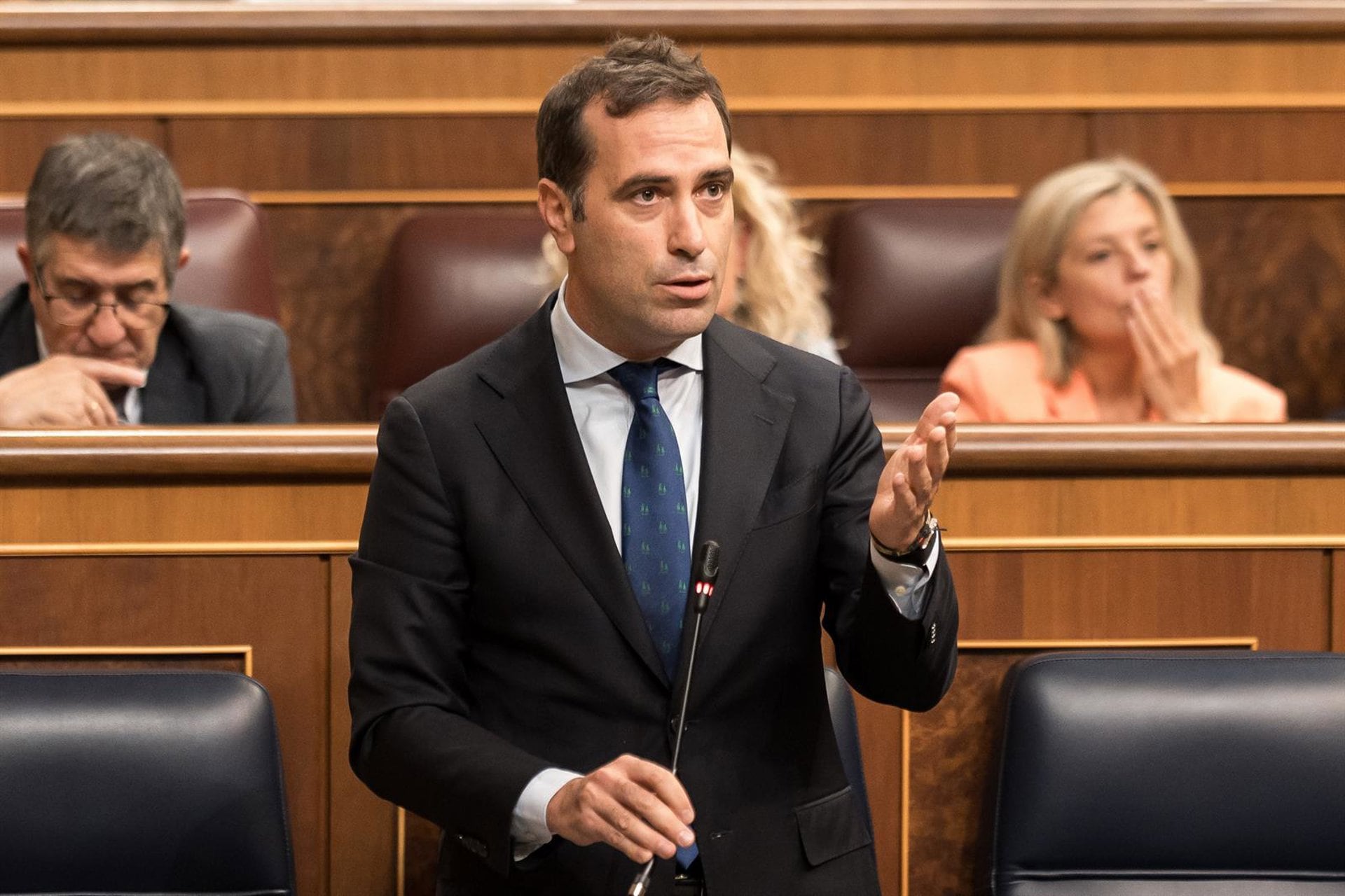 16/09/2026 El vicepresidente primero y ministro de Economía, Comercio y Empresa, Carlos Cuerpo, durante una sesión plenaria, en el Congreso de los Diputados, a 16 de septiembre de 2026, en Madrid (España). La crisis migratoria que vive Ceuta desde el pasado mes de julio vuelve a centrar las preguntas de la oposición al Gobierno en la sesión de control con preguntas cómo cuáles son los planes para la ciudad autónoma o si el Ejecutivo considera que ante la entrada irregular de los migrantes se ha degradado la imagen de España en el exterior.POLITICA Diego Radamés - Europa Press