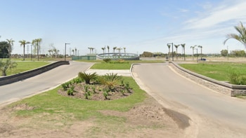 Encapuchados y con handys, robaron