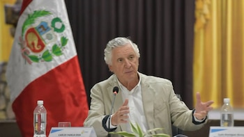 Canciller Carlos Pareja niega fraude en voto del extrajero y señala que denuncia de Juntos por el Perú carece de sustento