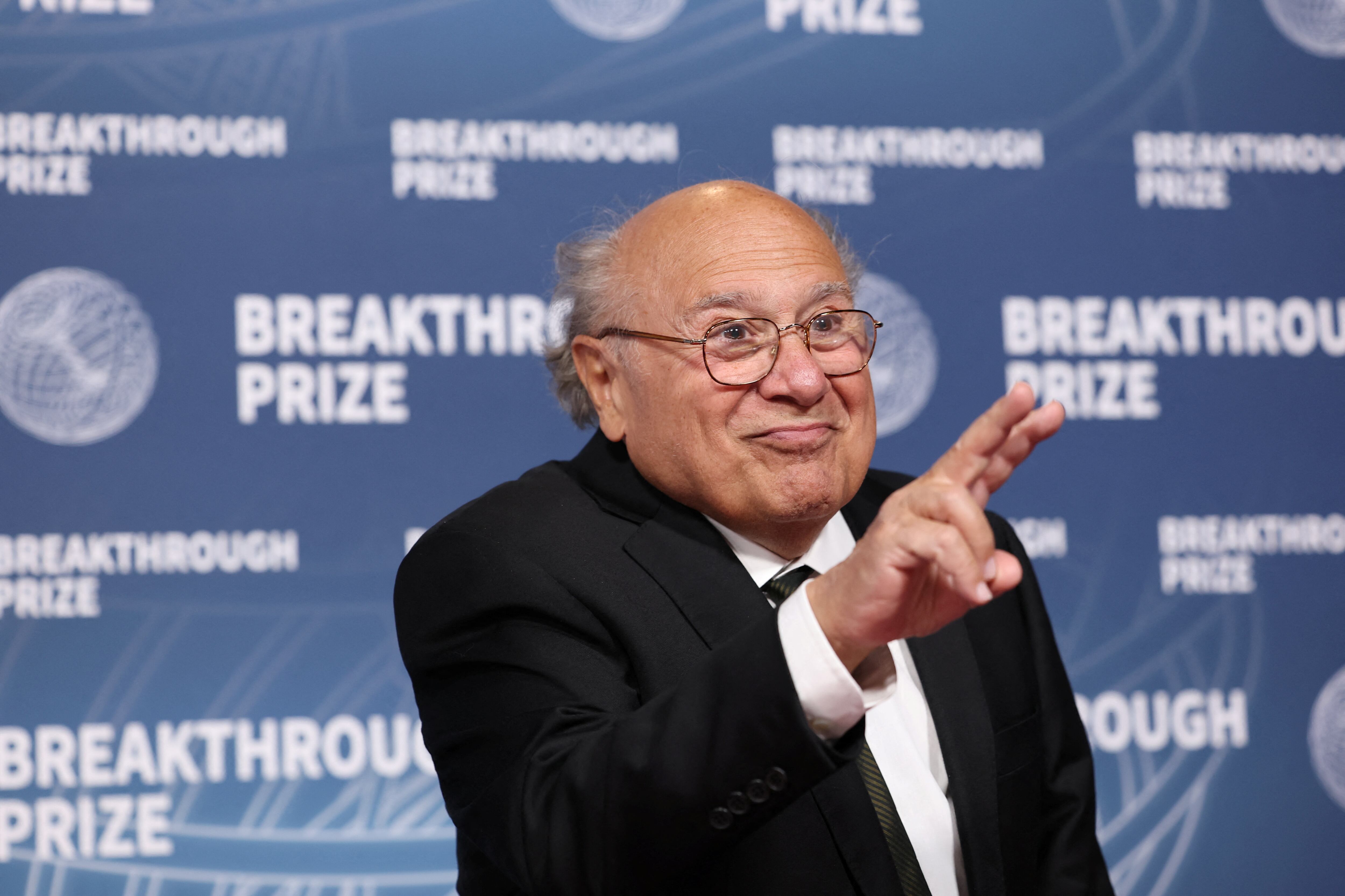 Danny DeVito anticipa su regreso como Frank en la temporada 17 de