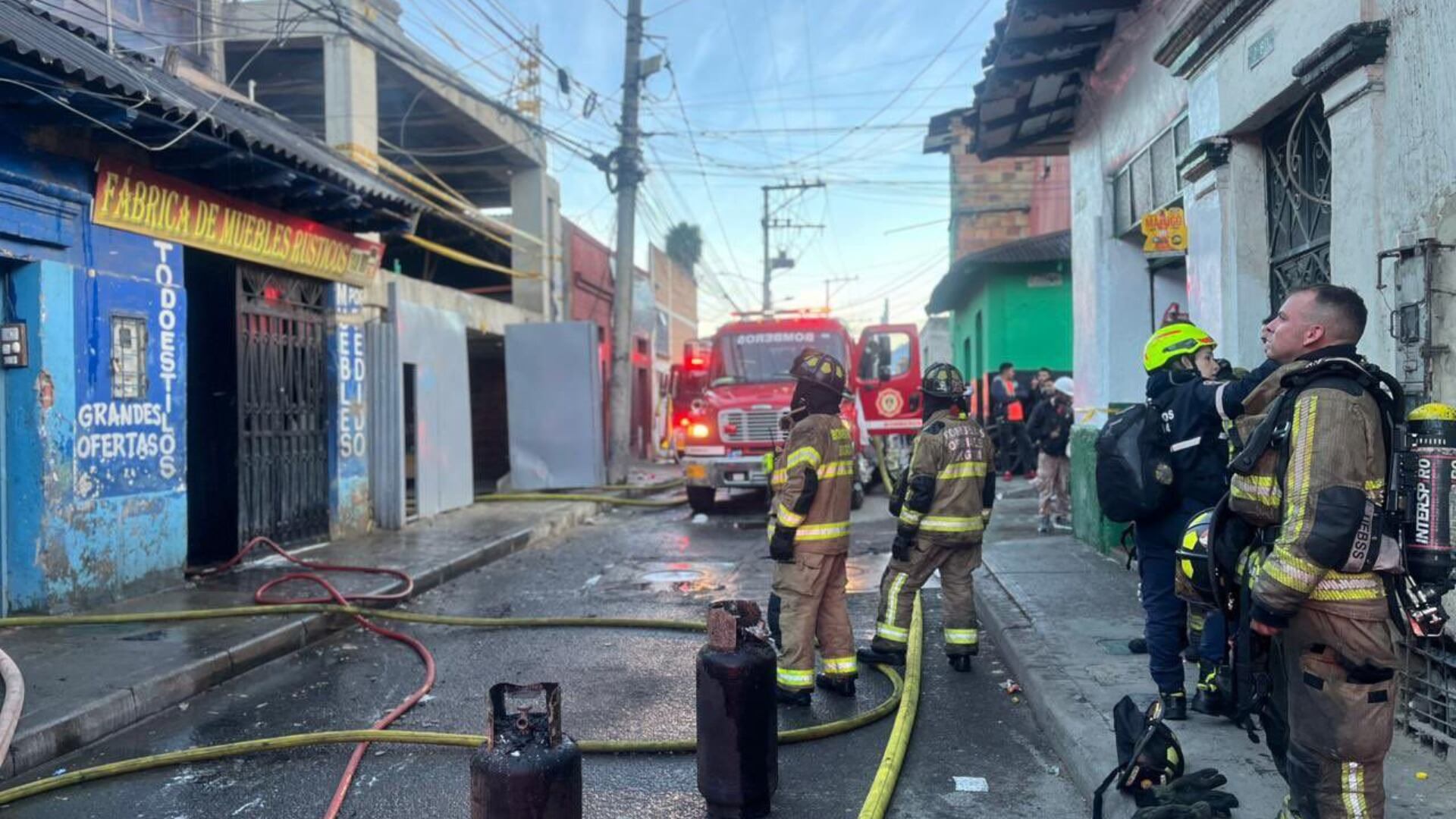 Incendio en el sur de Bogotá consumió fábrica - crédito redes sociales/X