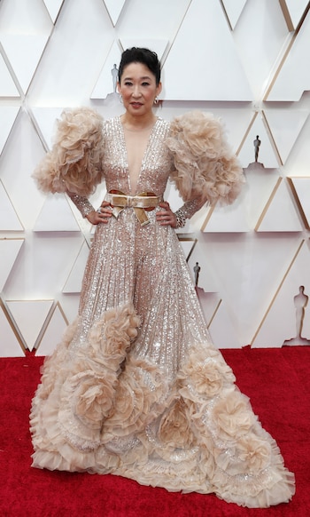 Sandra Oh by Elie Saab. "El color era bellísimo pero tenía demasiado volumen, hubiera sido ideal solo en las mangas o solo en la parte baja de la falda", detalló Gurmandi