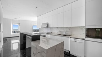 Cocina con mesadas ultra resistentes,