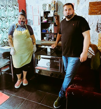 Walter Ghione, con una de