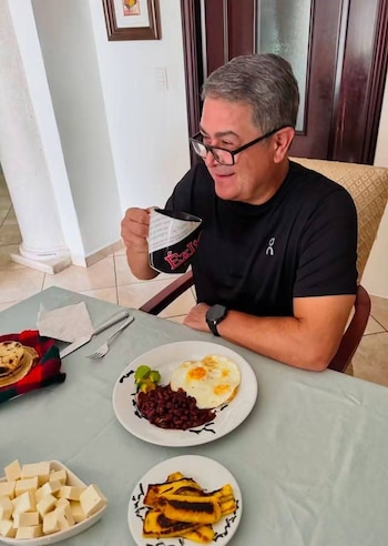 Mike Vigil, exjefe de operaciones internacionales de la DEA, afirmó que la comunidad internacional observará los procesos judiciales pendientes en Honduras.