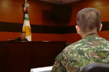 El juez penal militar ordena prisión para soldado acusado de filtrar información reservada del Ejército en El Plateado, Cauca - crédito Justicia Penal Militar y Policial