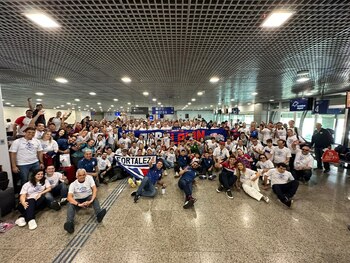 Cientos de hinchas de Fortaleza viajaron a Uruguay para alentar a su equipo en la final de la Copa Sudamericana.