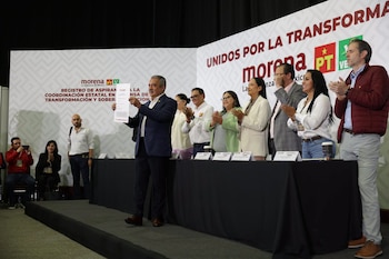 La inscripción del senador se formaliza este 25 de junio, se inscribe con el partido guinda y el PT