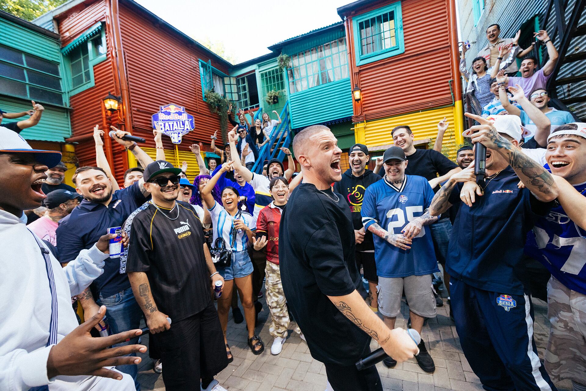 El freestyle en Argentina y Latinoamérica pasó de las plazas a llenar estadios, consolidándose como fenómeno cultural masivo (Prensa: Red Bull Batalla)