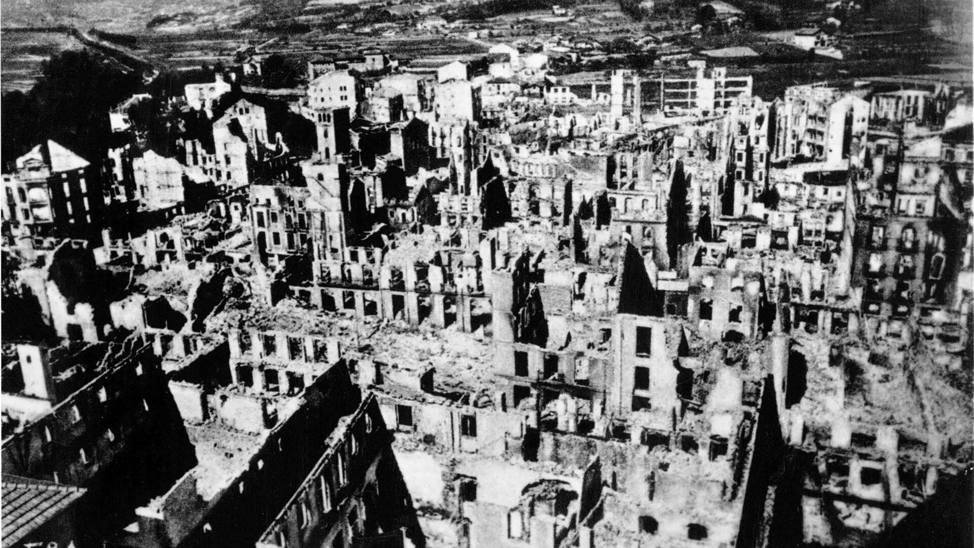 Como resultado del bombardeo a Guernica hubo más de 1.600 muertos y casi 900 heridos