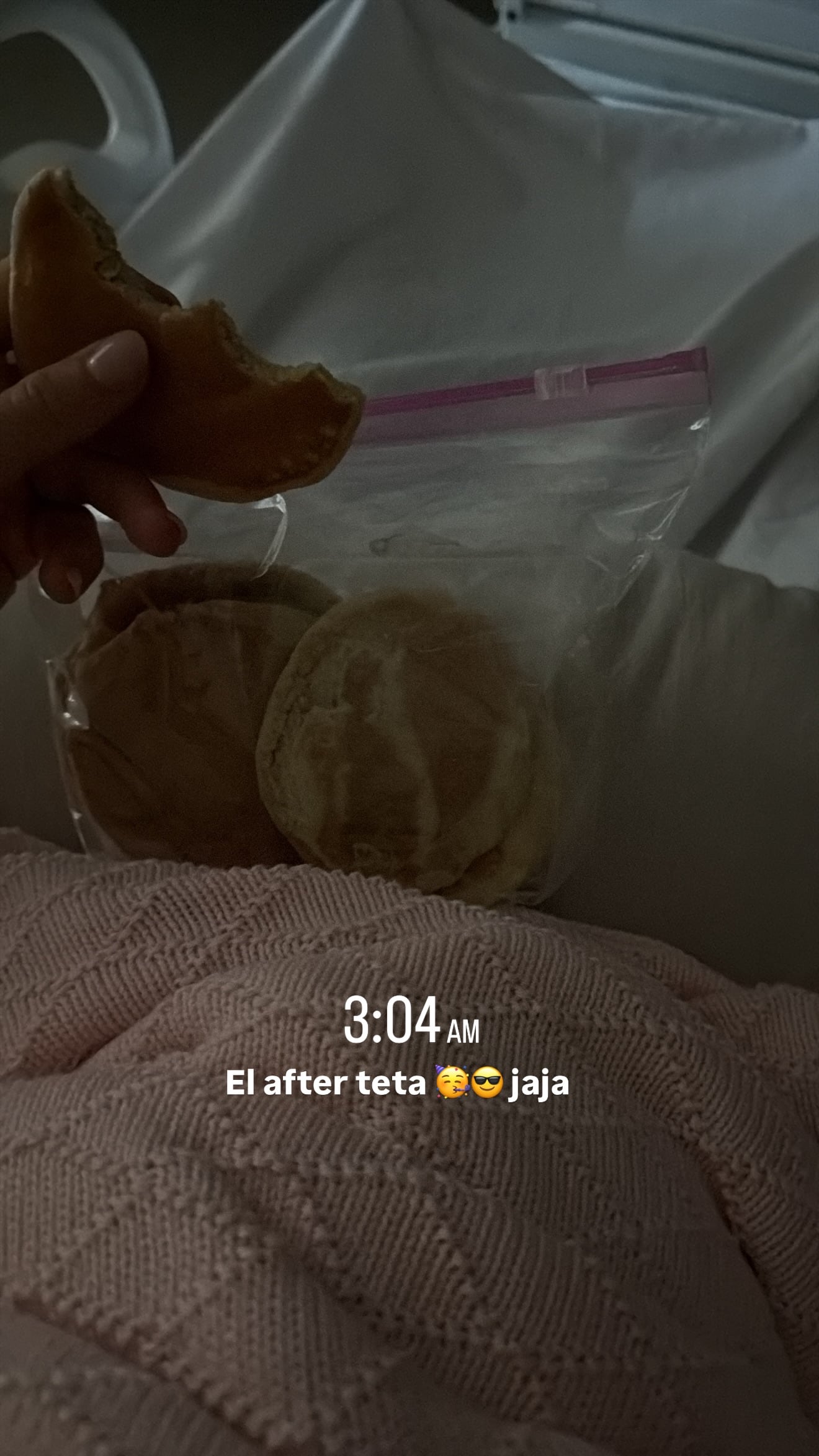 A las tres de la mañana, algo de comer luego de dar la teta