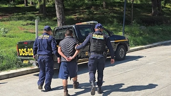 Un hombre se entrega a la PNC y admite un doble homicidio en Guatemala