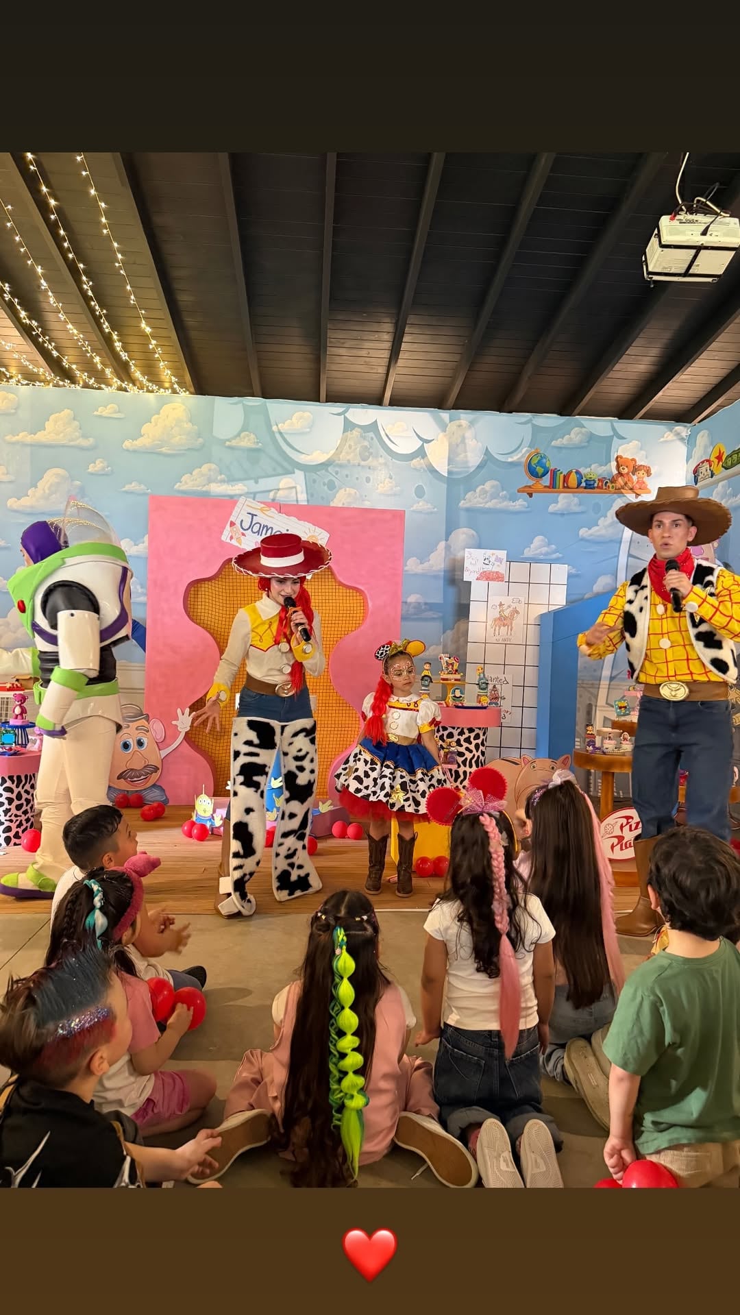 El evento contó con animación en vivo para los pequeños