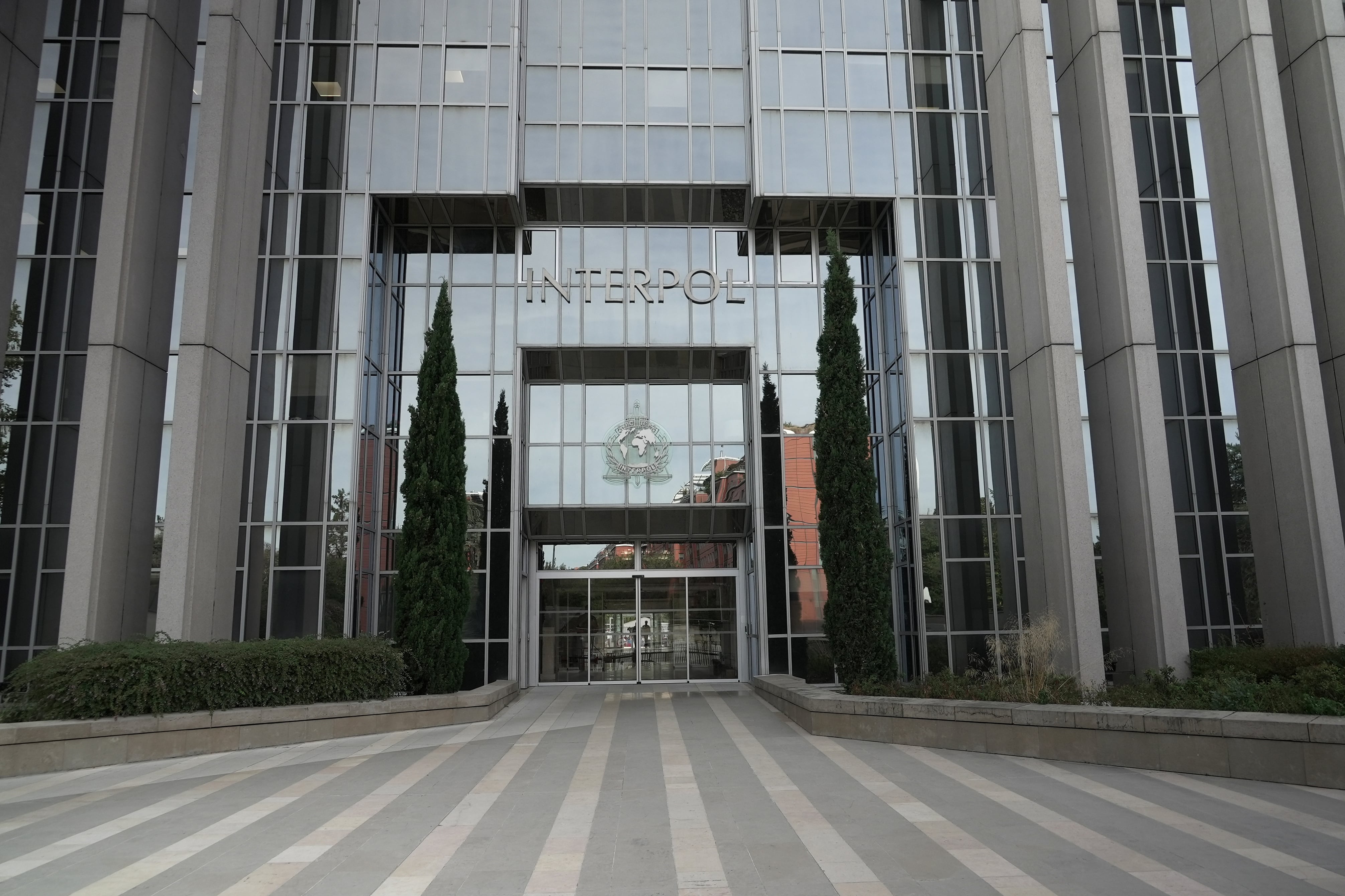 La Interpol sostiene que los delincuentes han conservado alrededor del 99% de sus ganancias ilegales y busca facilitar el rastreo y la confiscación de activos (AP Foto/John Leicester)