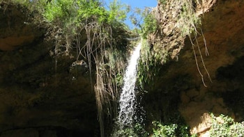 La ruta de las cascadas: un pueblo medieval a 65 kilómetros de Barcelona con bosques de película