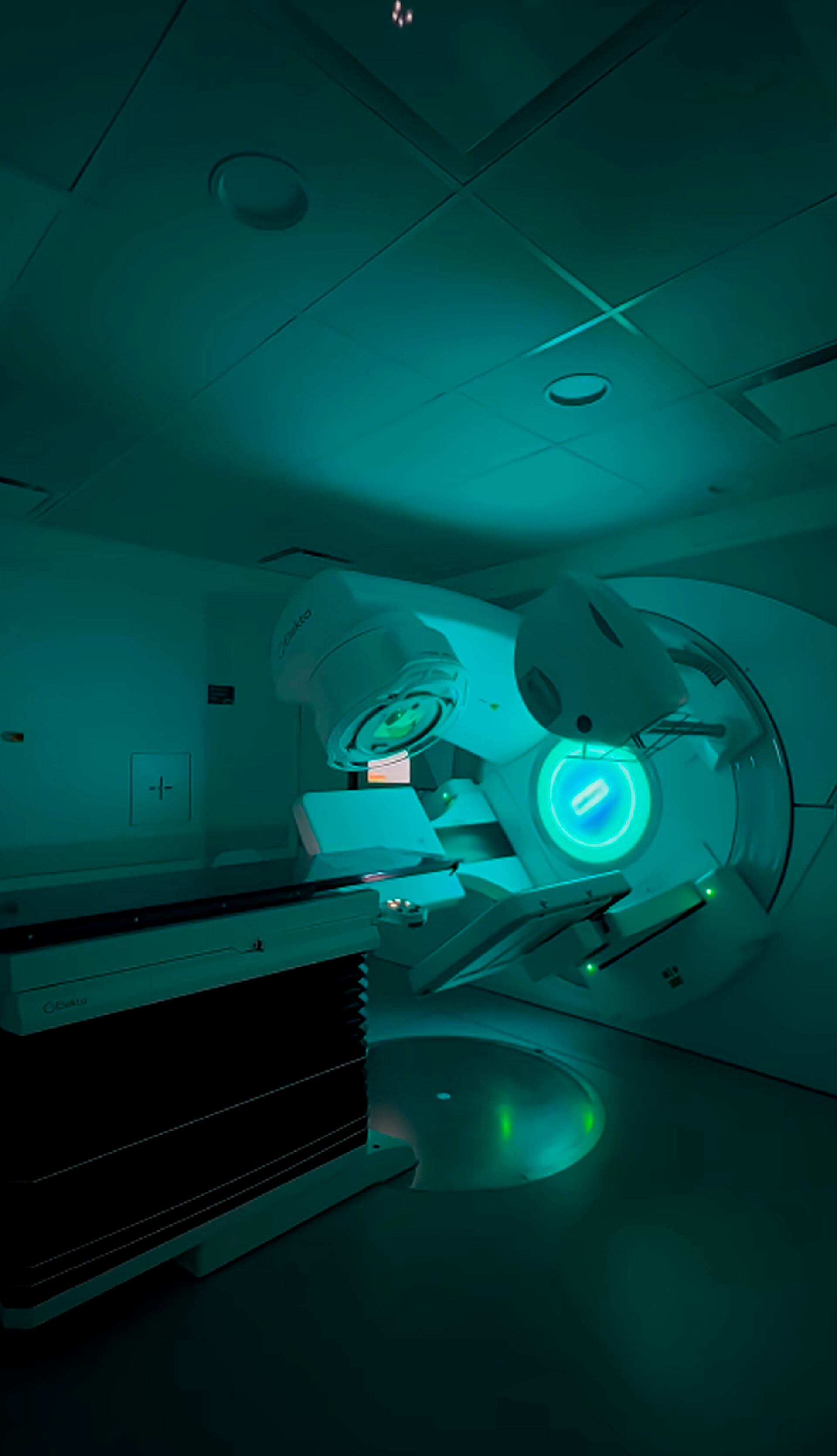 La modernización del servicio de radioterapia implicó una inversión superior a USD 4 millones e incluyó una sala blindada y un tomógrafo de planificación (captura video GCBA)