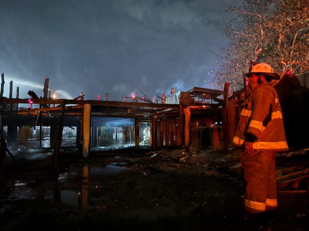 Se registraron daños materiales en los restaurantes afectados. - crédito @alcaldiabquilla/X