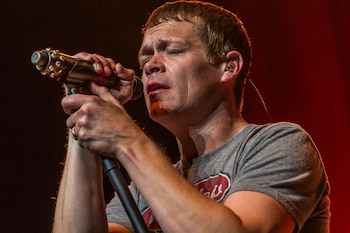 Brad Arnold también fue el