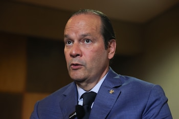 El canciller Javier Martínez-Acha participó en la inauguración tanto como ministro de Relaciones Exteriores como docente del Adam Smith Center, donde imparte clases sobre liderazgo y políticas públicas. EFE/Juan Pablo Pino