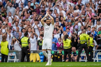 Karim Benzema se despide del Bernabéu tras el partido ante el Athletic.