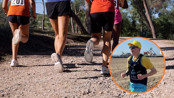 Un hombre ciego completa una maratón con gafas de inteligencia artificial y una aplicación de voluntarios: “Sin ellos habría abandonado”