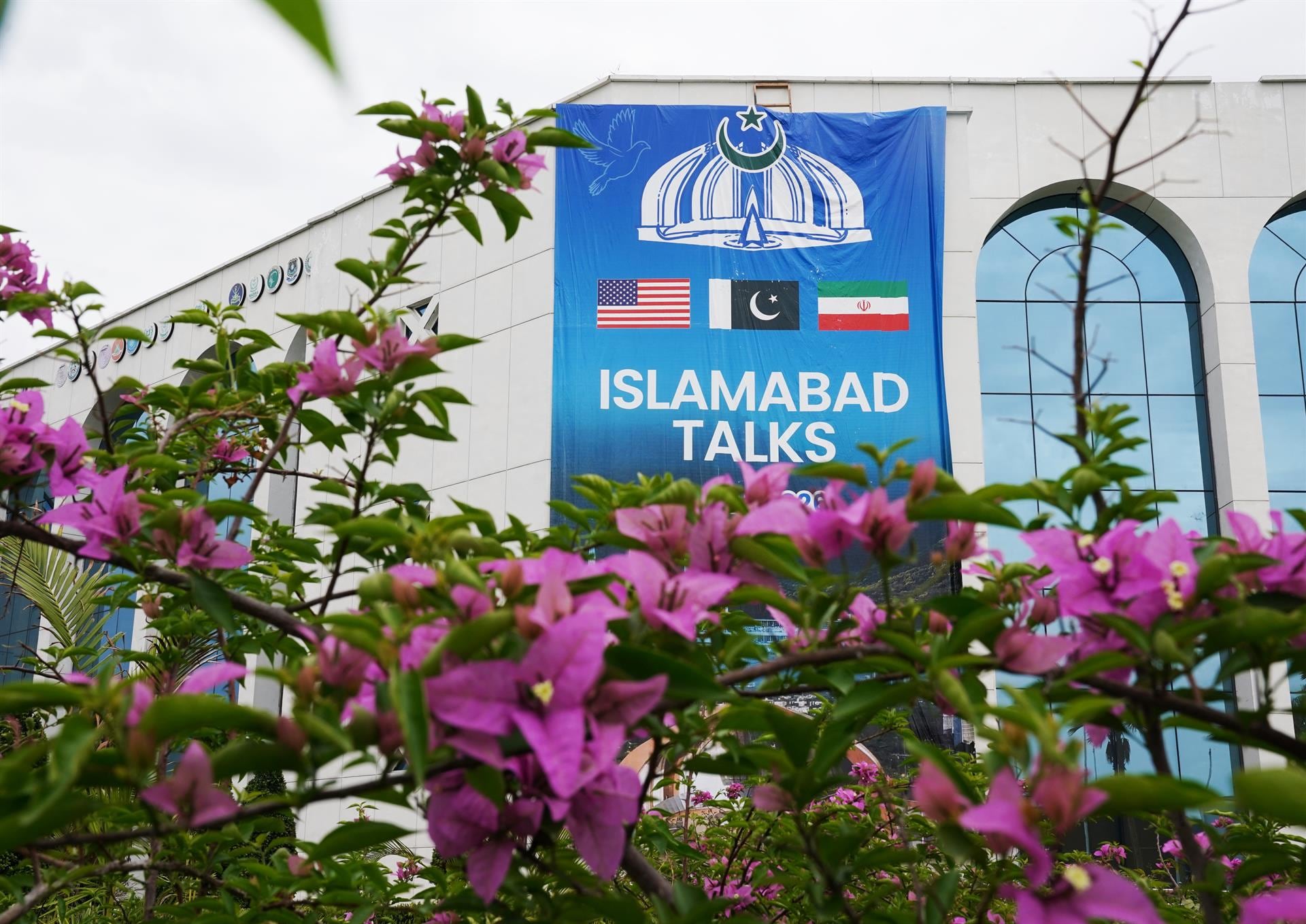 Irán exige la devolución inmediata de activos congelados y el levantamiento de sanciones económicas como condición para cualquier pacto.