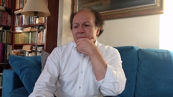Alfaguara publicará el 10 de septiembre "Aquí me paro", un libro de Javier Marías con textos sobre vida, literatura, política y fútbol