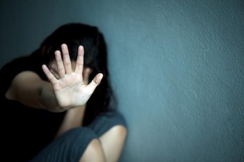 El tribunal de la provincia Espaillat condenó a Juan Pérez a veinte años de prisión por violación reiterada de una menor de 14 años en República Dominicana. (Cortesía: Periódico CLARIDAD)