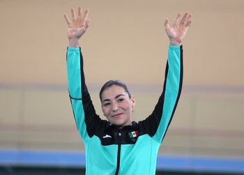 Pan-Am Games - Santiago 2023 - Cycling - Velodromo Penaloen, Santiago, Chile - October 25, 2023 Silver medallist Mexico's Luz Daniela Gaxiola Gonzalez celebrates on the podium after the the women's keirin final REUTERS/Pilar Olivares