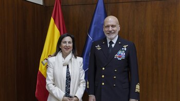 Robles reivindica el "compromiso robusto"