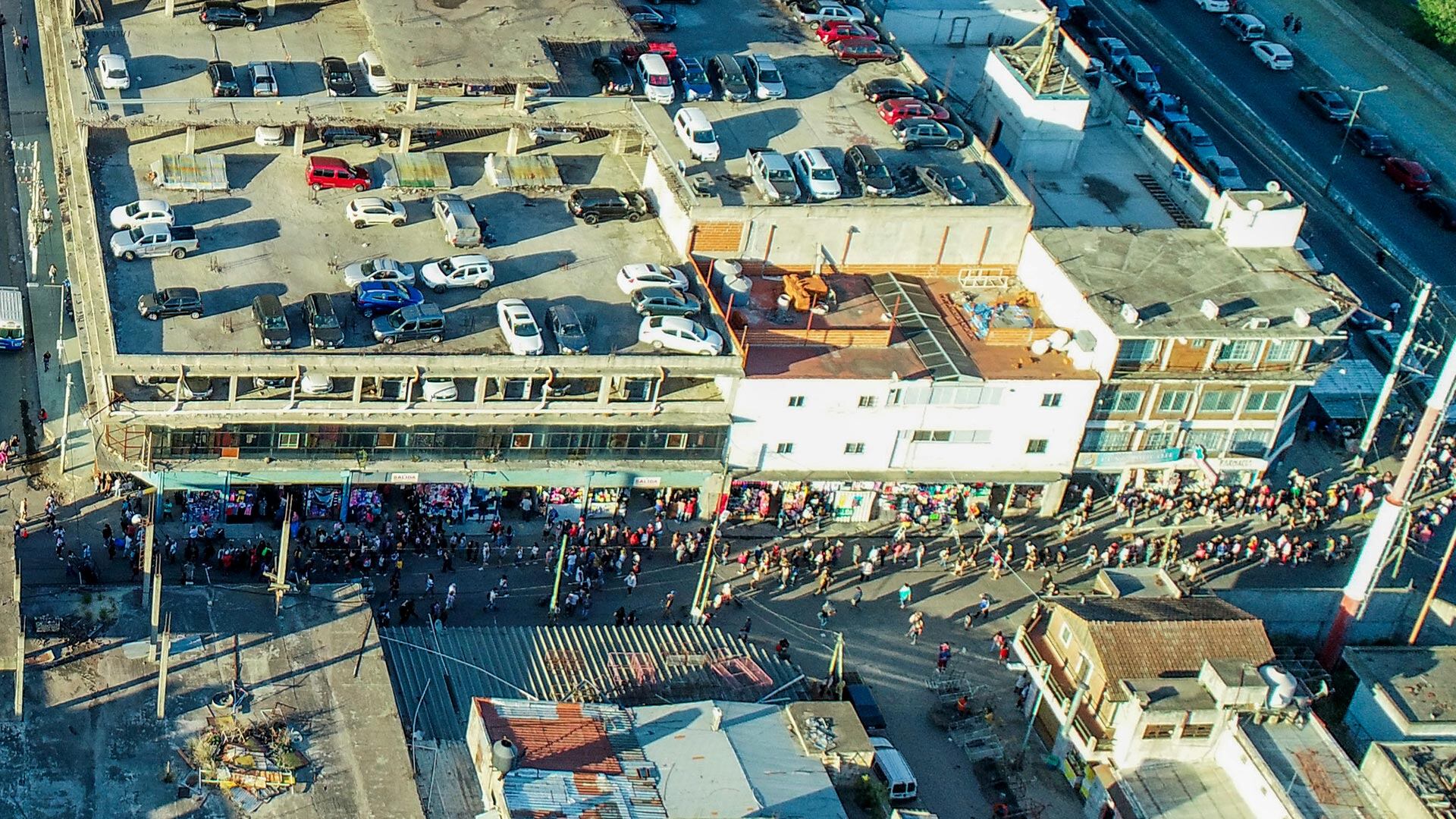 La Salada, una de las ferias de ropa más grandes de Latinoamérica (Thomas Khazki)