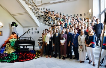 El consejero de Educación, Emilio Viciana (en el centro), inaugurando el curso en el Real Conservatorio Mariemma