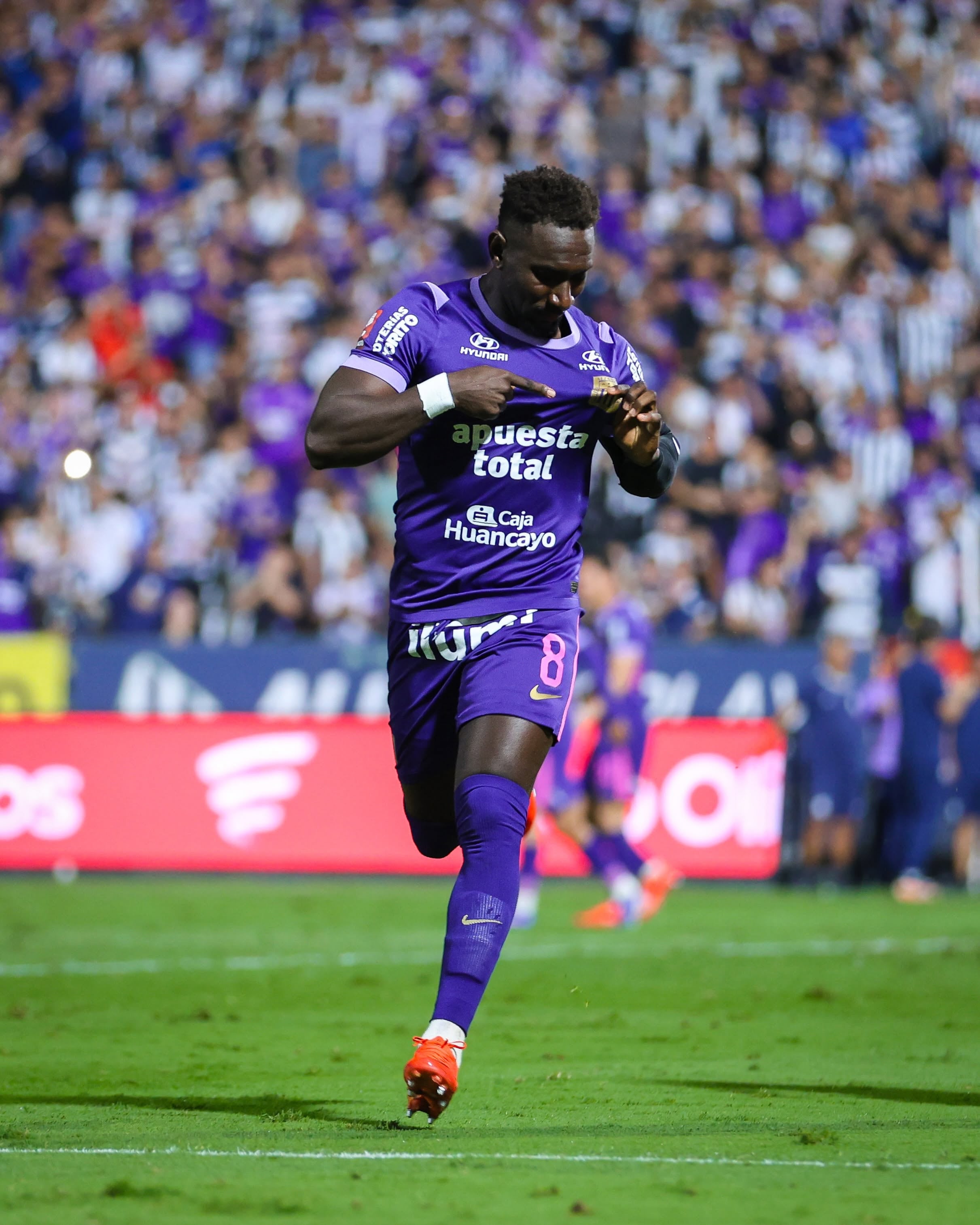 Eryc Castillo (9 goles en 12 partidos del Torneo Clausura) mantiene con vida a Alianza Lima, que se ubica a tres puntos de la punta. - créditos: Liga 1