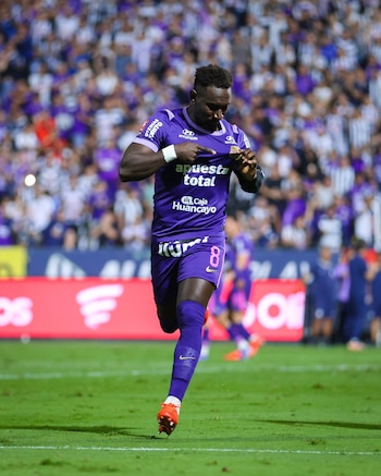 Eryc Castillo (9 goles en 12 partidos del Torneo Clausura) mantiene con vida a Alianza Lima, que se ubica a tres puntos de la punta. - créditos: Liga 1