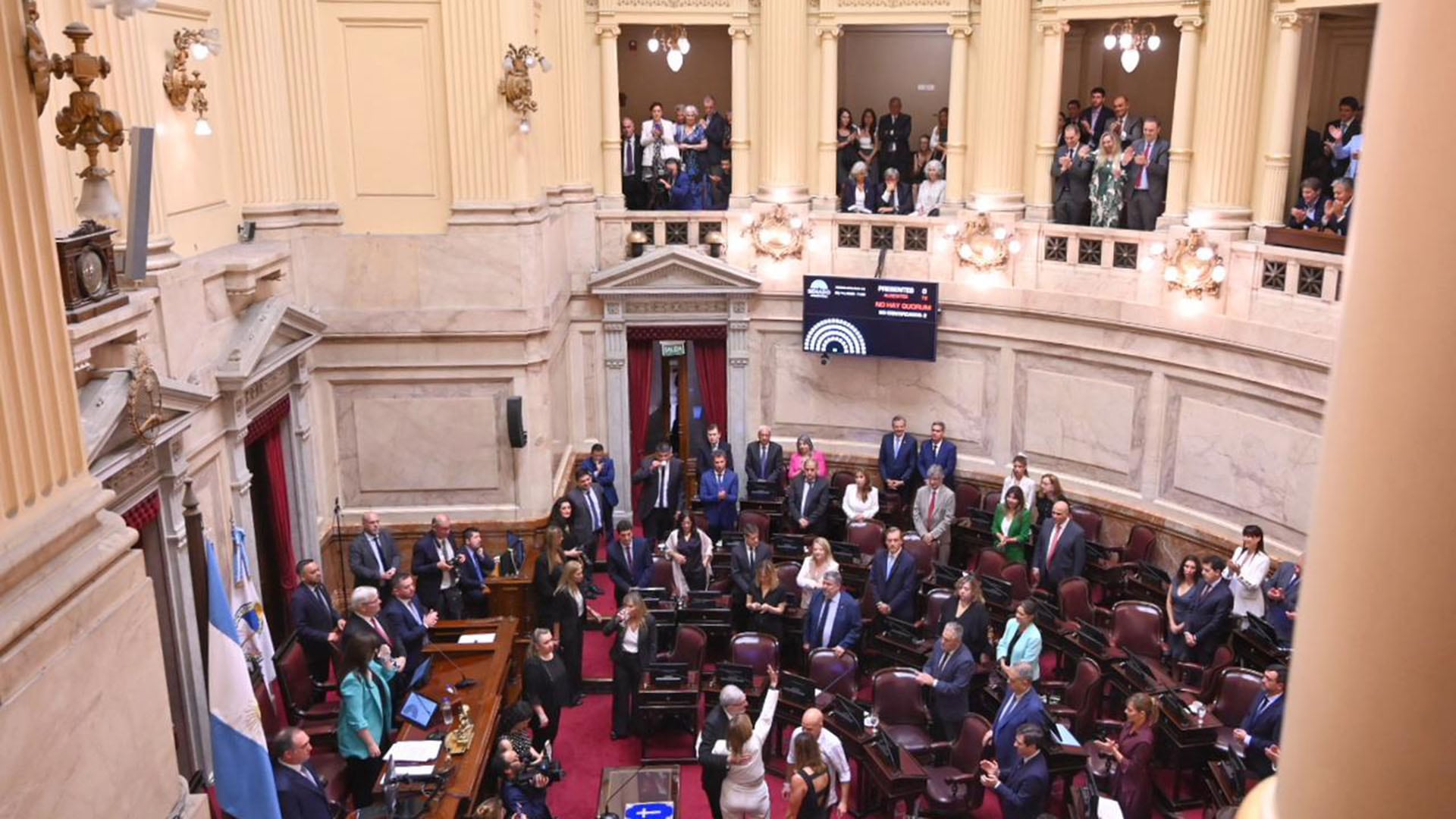 La Cámara de Senadores le toma juramento a los nuevos senadores (Presidencia)