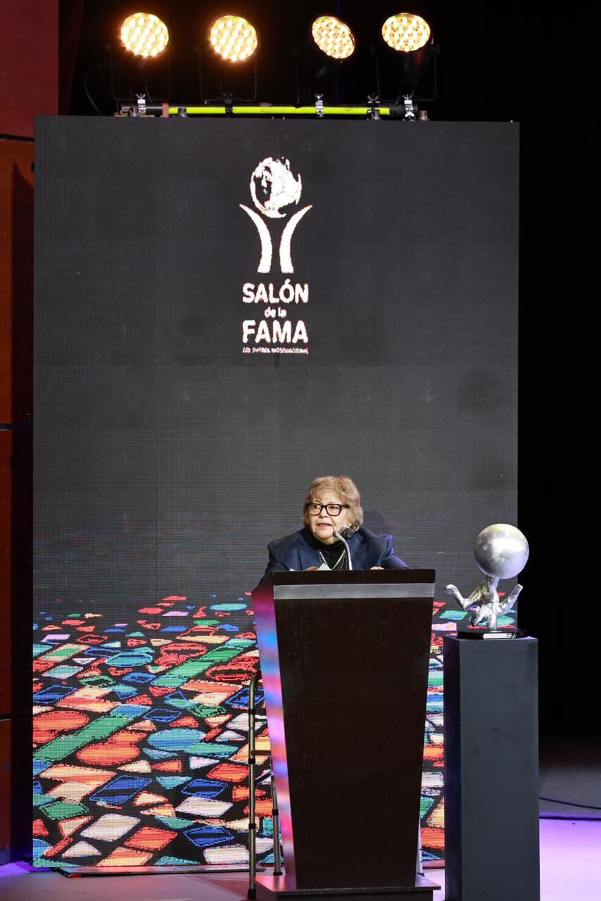 Guadalupe Tovar, junto a pioneras como Alicia Vargas y María Eugenia Rubio, simbolizan la lucha y perseverancia que forjaron las bases del fútbol femenil en México. (X: Salón de la fama fútbol internacional)