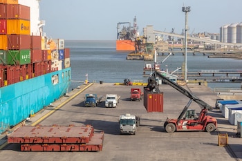 El petróleo crudo, los combustibles líquidos y los gases representaron el 49% del volumen de carga a granel y general, mientras que los cereales y oleaginosas explicaron otro 40% (Foto: Puerto Bahía Blanca)