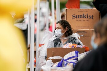 Un voluntario de la Federación
